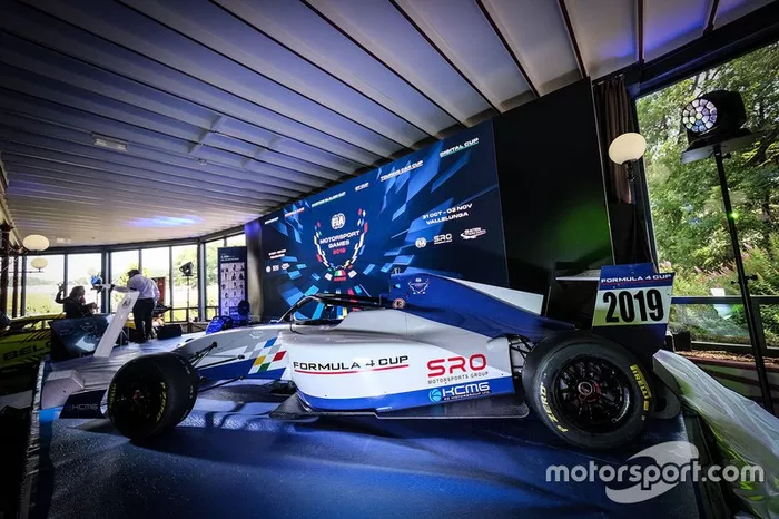 Fórmula 4  KC MG-01 para los Motorsport Games