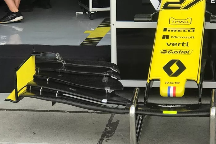 Detalle del alerón delantero del Renault F1 Team R.S.19