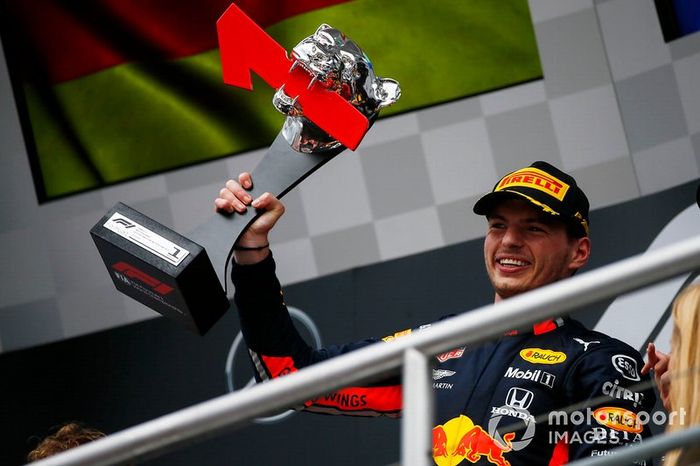 Podio: ganador de la carrera Max Verstappen, Red Bull Racing