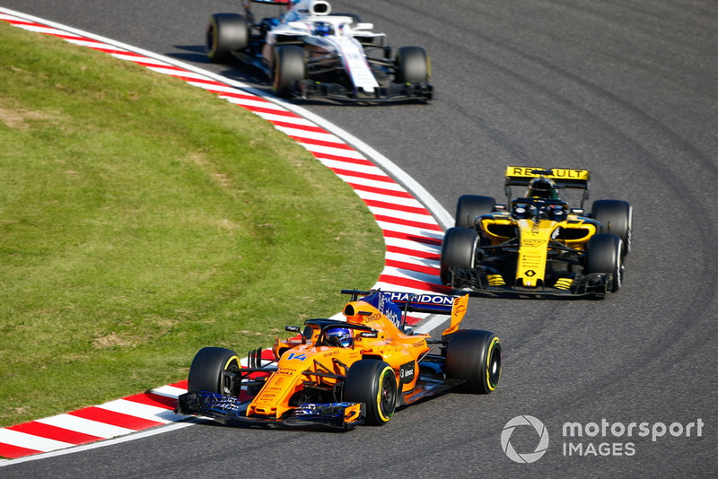 Fernando Alonso, McLaren MCL33, Nico Hulkenberg, Renault Sport F1 Team R.S. 18, y Lance Stroll, Williams FW41