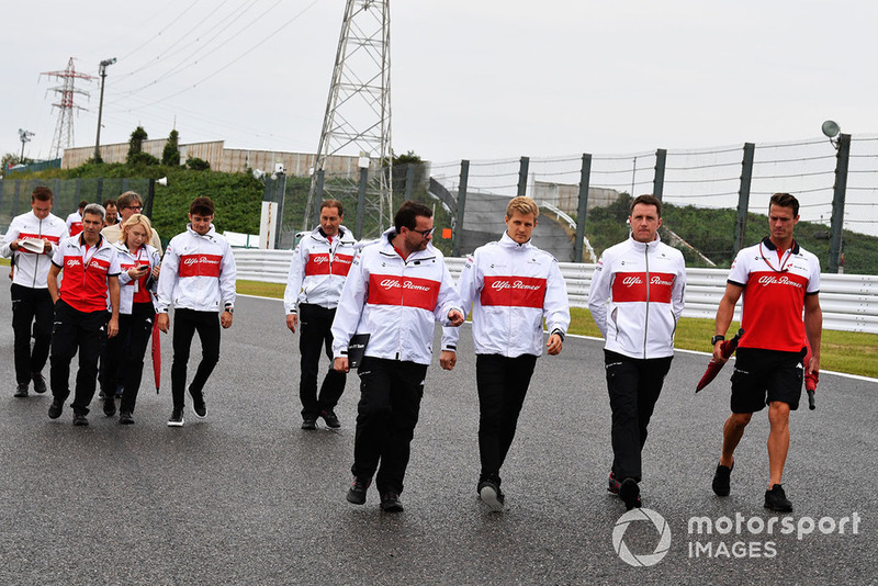 Marcus Ericsson, Sauber walks the track