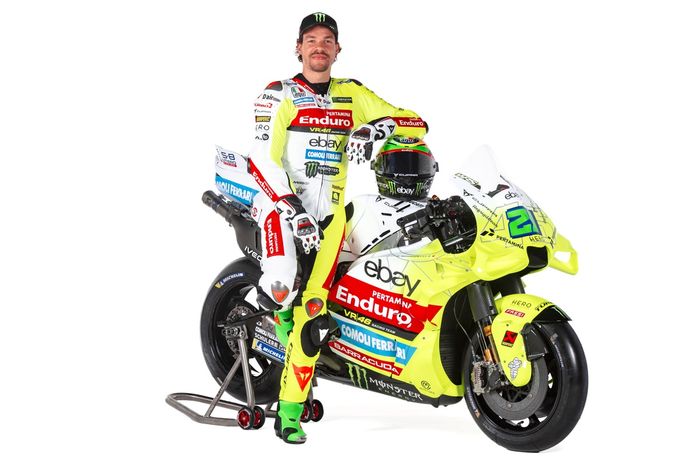 VR46、モルビデリ加入の2025年新カラーリング発表。ロッシの「46」が