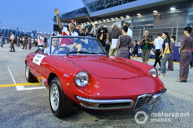 Charles Leclerc, Sauber on the drivers parade