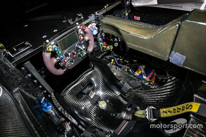 Cockpit del Toyota GR010 Hybrid