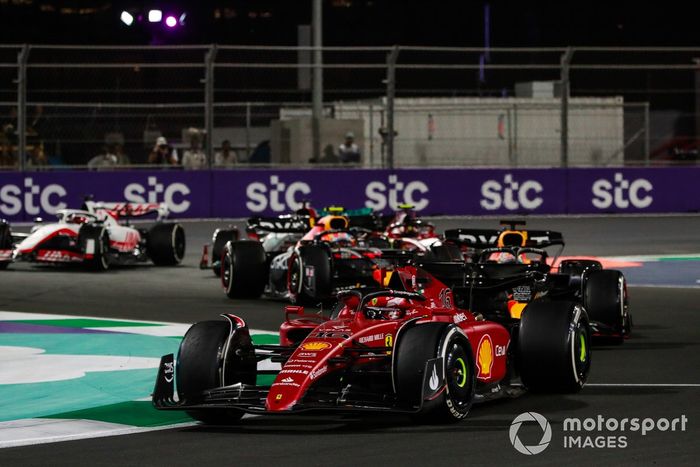 Charles Leclerc, Ferrari F1-75, Max Verstappen, Red Bull Racing RB18, Sergio Pérez, Red Bull Racing RB18