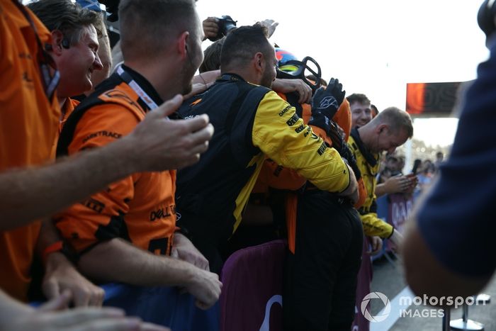 El equipo McLaren celebra en Parc Ferme
