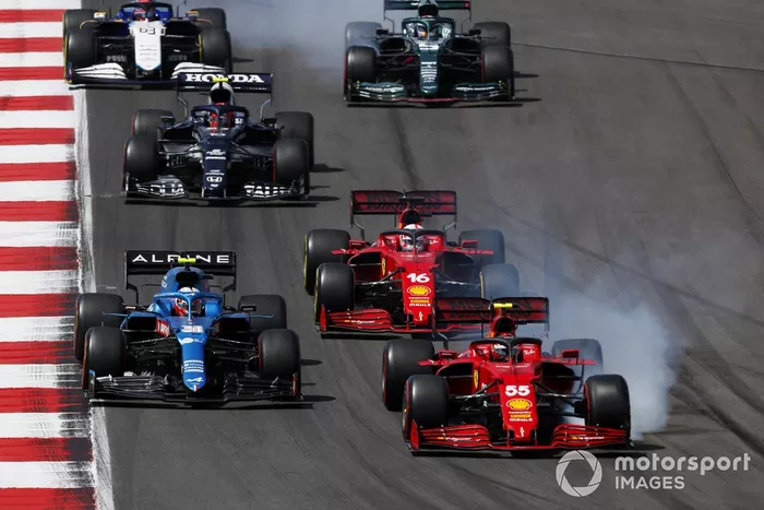 Carlos Sainz Jr., Ferrari SF21, Esteban Ocon, Alpine A521, Charles Leclerc, Ferrari SF21, Pierre Gasly, AlphaTauri AT02, Sebastian Vettel, Aston Martin AMR21, George Russell, Williams FW43B