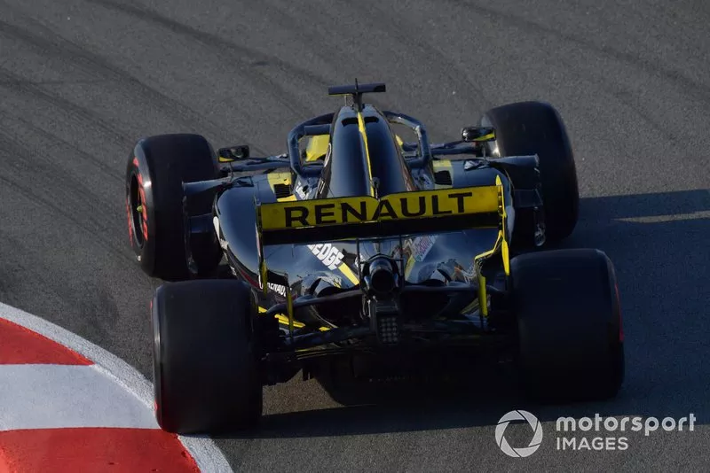 Daniel Ricciardo, com o RS19, foi o quinto