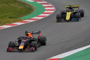 Max Verstappen, Red Bull Racing RB15 en Daniel Ricciardo, Renault F1 Team R.S. 19