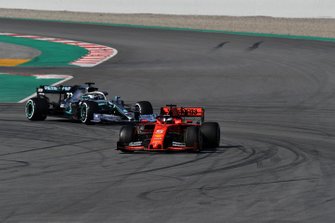 Sebastian Vettel, Ferrari SF90 en Valtteri Bottas, Mercedes-AMG F1 W10 EQ Power+