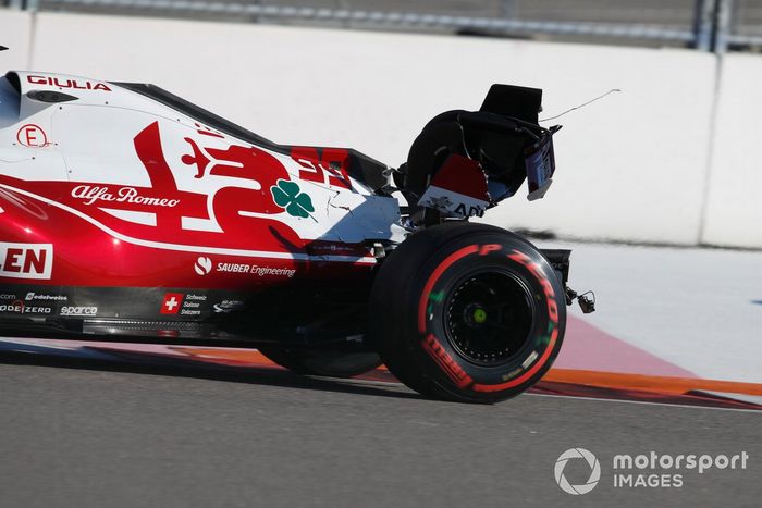 Antonio Giovinazzi, Alfa Romeo Racing C41 choca durante los entrenamientos