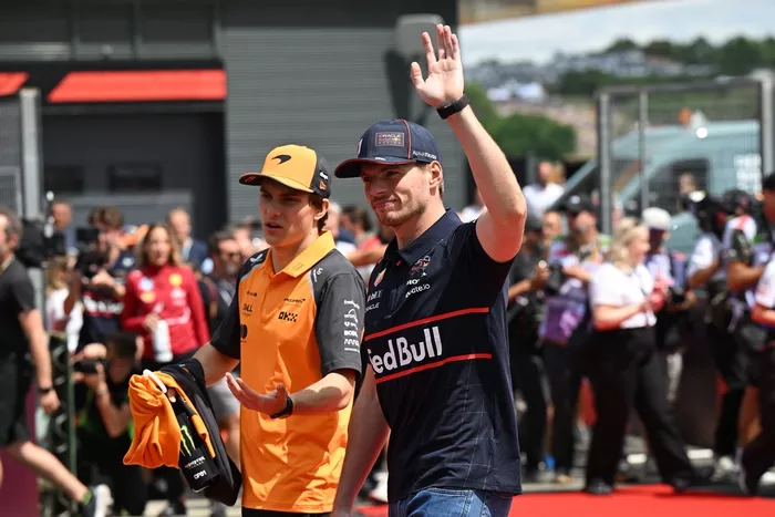 Oscar Piastri, McLaren, Max Verstappen, Red Bull Racing