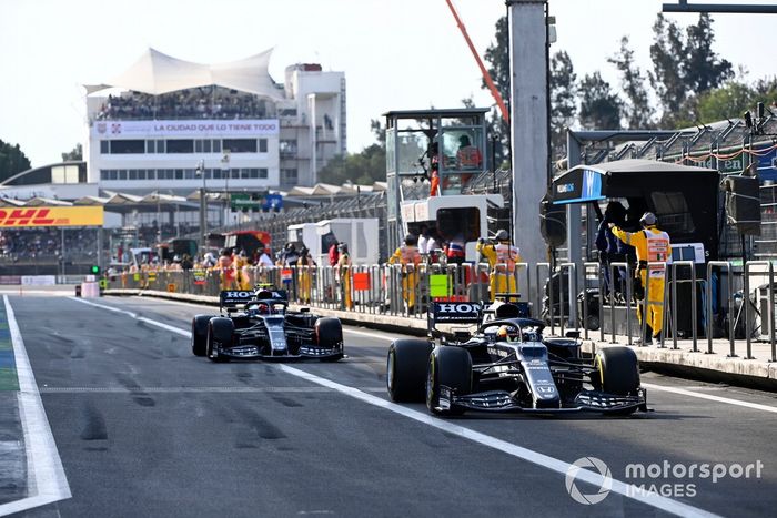 Yuki Tsunoda, AlphaTauri AT02, Pierre Gasly, AlphaTauri AT02