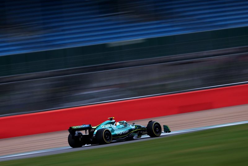Sebastian Vettel, Aston Martin AMR22  
