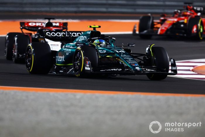 Fernando Alonso, Aston Martin AMR23, Liam Lawson, AlphaTauri AT04