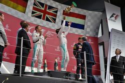 Nico Rosberg, Mercedes AMG F1, Lewis Hamilton, Mercedes AMG F1; Max Verstappen, Red Bull Racing