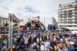 Ambiance and fans at scrutineering