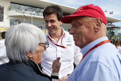 Bernie Ecclestone, Toto Wolff, Mercedes AMG F1 y Niki Lauda