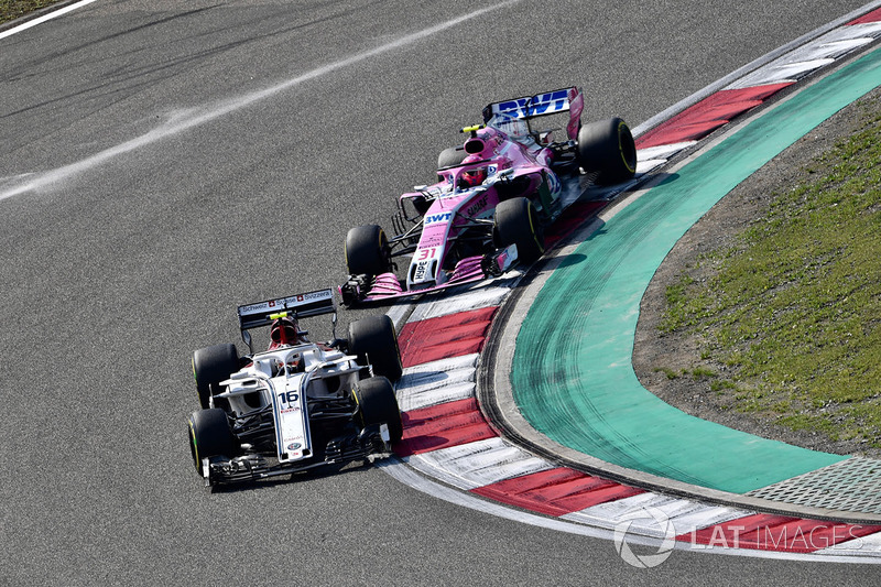 Charles Leclerc, Sauber C37 and Esteban Ocon, Force India VJM11