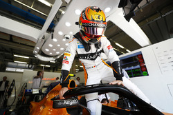 Stoffel Vandoorne, McLaren, enters his cockpit