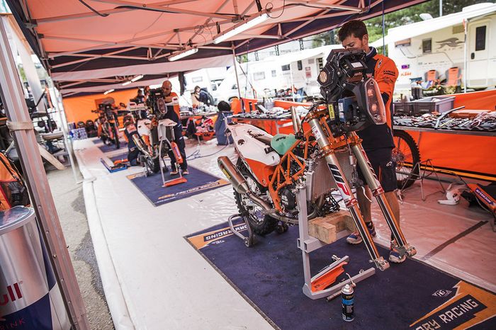 Red Bull KTM Factory Racing en el vivac