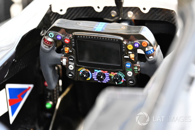 Le volant de la Mercedes-AMG F1 W09