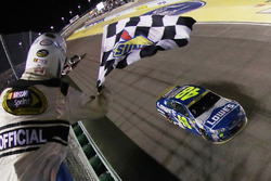 Jimmie Johnson, Hendrick Motorsports Chevrolet toma la victoria