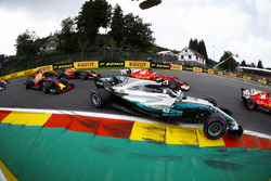 Валттері Боттас, Mercedes AMG F1 W08, Кімі Райкконен, Ferrari SF70H, Макс Ферстаппен, Даніель Ріккар