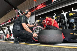Ingeniero de Pirelli y los neumáticos Pirelli