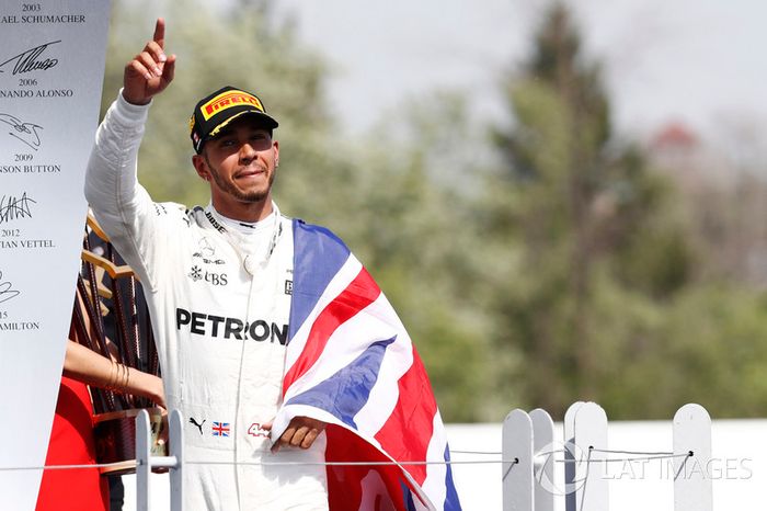 Ganador de la carrera Lewis Hamilton, Mercedes AMG F1
