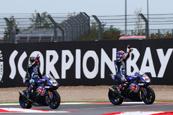 Le deuxième, Alex Lowes, Pata Yamaha, et le troisième, Michael van der Mark, Pata Yamaha
