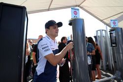 Felipe Massa, Williams at the Paddock gates