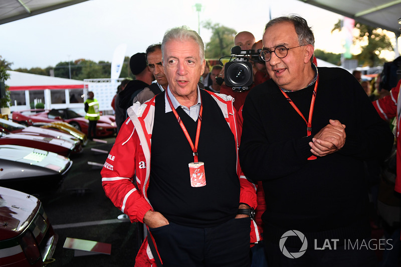 Генеральний директор FIAT Серджіо Маркіонне, віце-президент Ferrari П'єро Ларді Феррарі на 70-річчі Ferrari