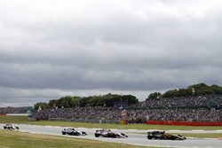 Nico Hulkenberg, Renault Sport F1 Team RS17, Esteban Ocon, Sahara Force India F1 VJM10, Valtteri Bottas, Mercedes AMG F1 W08