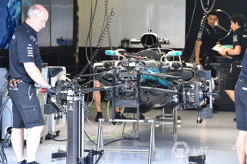 Mercedes-Benz F1 W08 Hybrid en el garaje