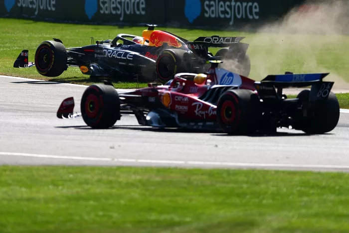 Lewis Hamilton, Ferrari, Max Verstappen, Red Bull Racing runs wide