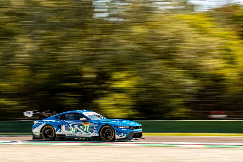N° 77 Proton Competition Ford Mustang LMGT3 : Eric Powell, Ben Tuck, Sebastian Priaulx
