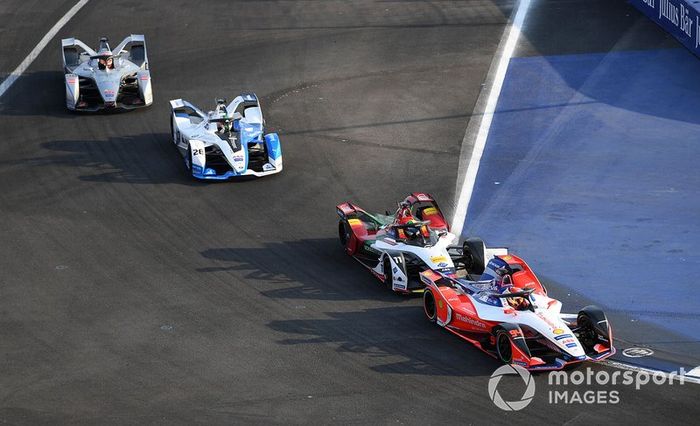 Pascal Wehrlein, Mahindra Racing, M5 Electro leadsLucas Di Grassi, Audi Sport ABT Schaeffler, Audi e-tron FE05, Antonio Felix da Costa, BMW I Andretti Motorsports, BMW iFE.18, Edoardo Mortara, Venturi Formula E, Venturi VFE05 