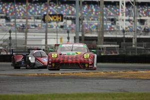 #9 Pfaff Motorsports Porsche 911 GT3 R: Dennis Olsen, Zacharie Robichon, Lars Kern, Patrick Pilet