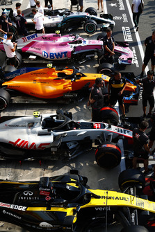Nico Hulkenberg, Renault Sport F1 Team RS 18, Kevin Magnussen, Haas F1 Team VF-18, Lando Norris, McLaren MCL33, Esteban Ocon, Racing Point Force India VJM11, and Lewis Hamilton, Mercedes AMG F1 W09
