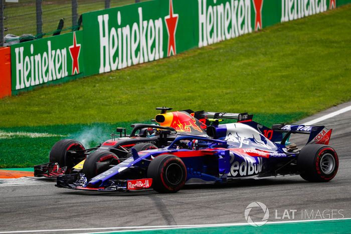 Daniel Ricciardo, Red Bull Racing RB14, y Pierre Gasly, Toro Rosso STR13