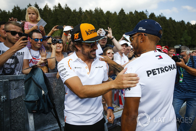 Fernando Alonso, McLaren y Lewis Hamilton, Mercedes AMG F1
