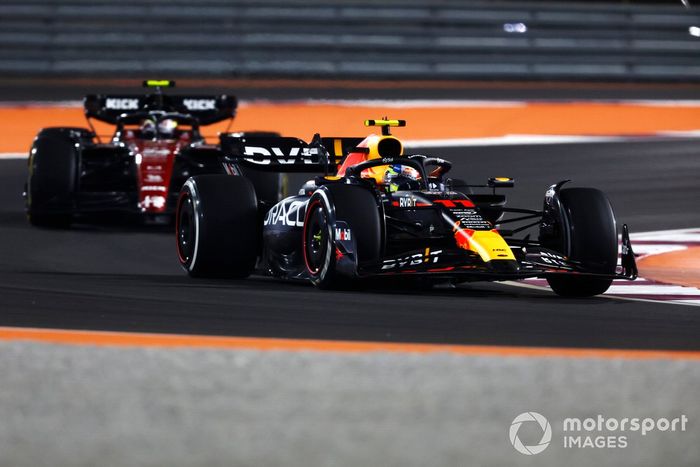 Sergio Pérez, Red Bull Racing RB19, Zhou Guanyu, Alfa Romeo C43