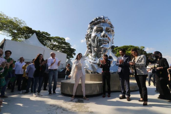 Obra de arte em homenagem a Ayrton Senna é exibida em Interlagos