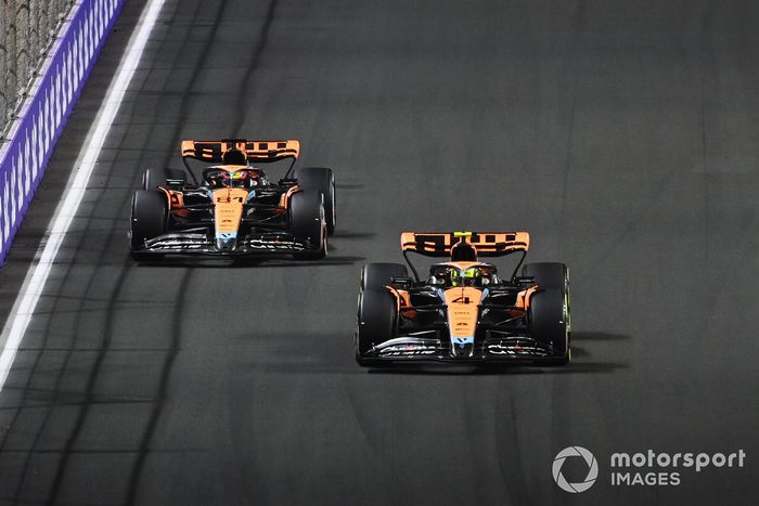 Lando Norris, McLaren MCL60, Oscar Piastri