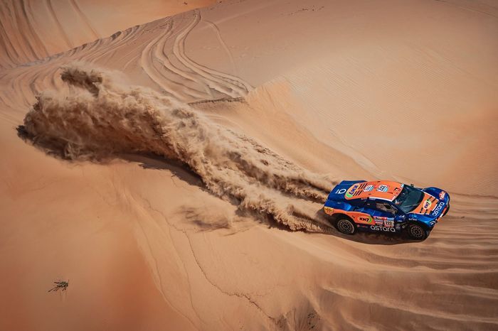 #222 Astara Team Astara: Laia Sanz, Maurizio Gerini