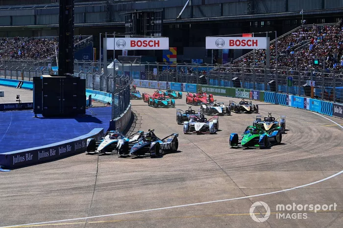 Edoardo Mortara, Venturi Racing, Silver Arrow 02, Nyck de Vries, Mercedes-Benz EQ, EQ Silver Arrow 02, Robin Frijns, Envision Racing, Audi e-tron FE07, Andre Lotterer, Porsche, Porsche 99X Electric, en la salida