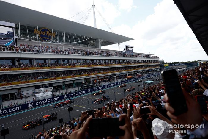  Max Verstappen, Red Bull Racing RB20 Charles Leclerc, Ferrari SF-24