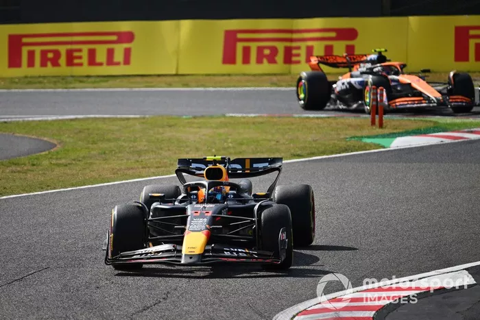 Sergio Perez, Red Bull Racing RB20, Lando Norris, McLaren MCL38