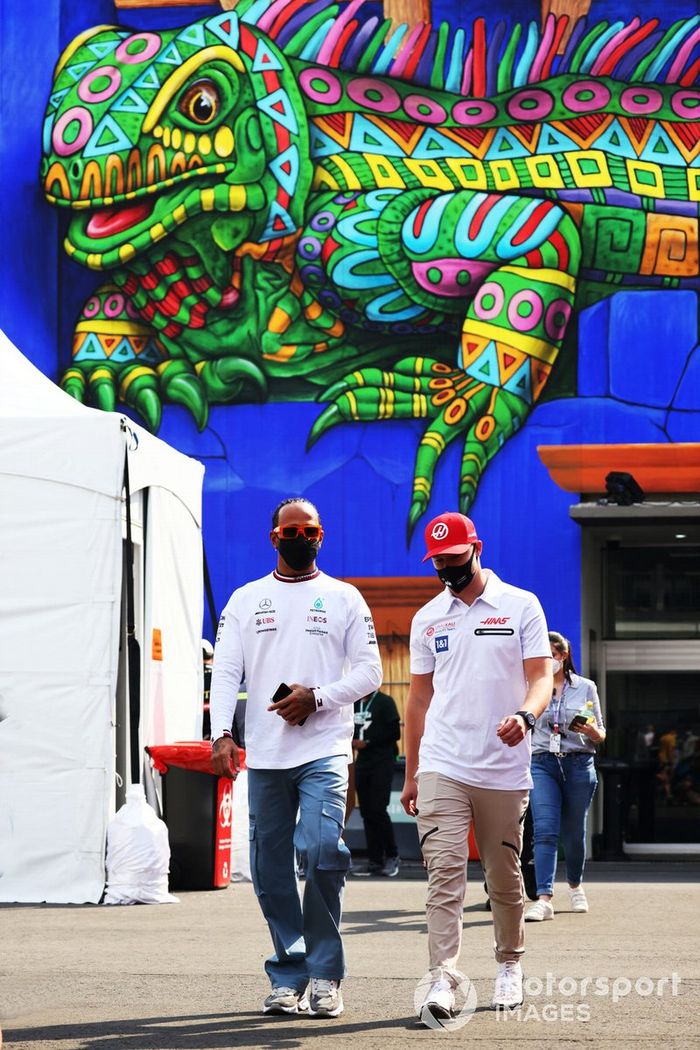 Lewis Hamilton, Mercedes y Nikita Mazepin, Haas F1 